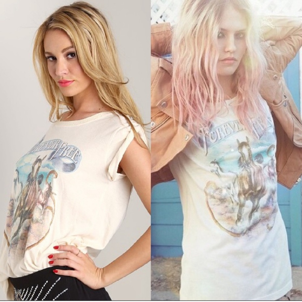 Spell White Graphic Tee with Horse Print - Picture 2 of 9